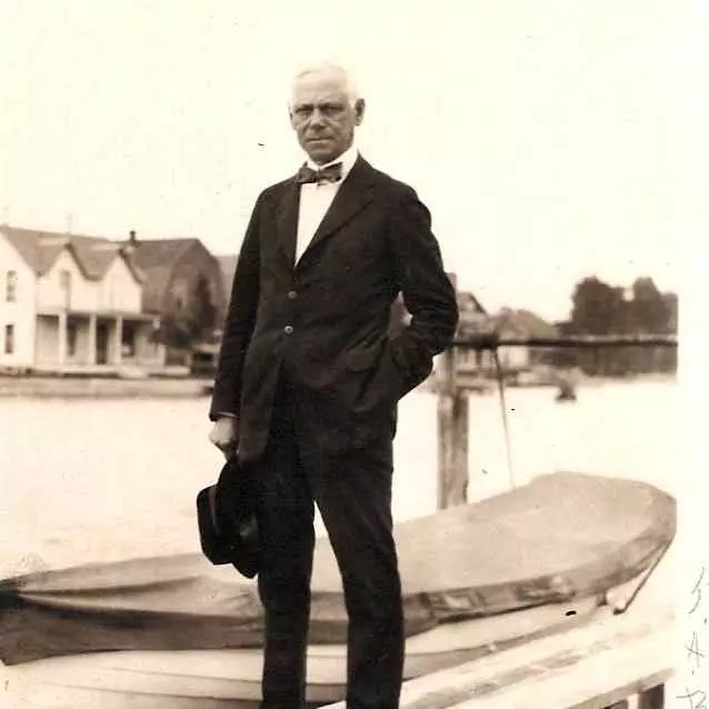 Joseph Magnus image